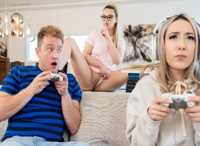 cô bé bị bạn thân cuỗm mất người yêu vì đắm chìm trong game