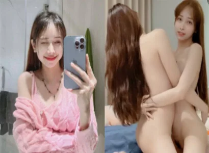 Cô nàng Lâm Thái Vy và bạn thân móc bím trên chương trình phát trực tiếp